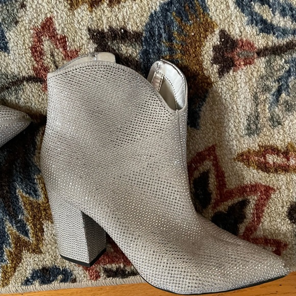 Boots . - Picture 3 of 3